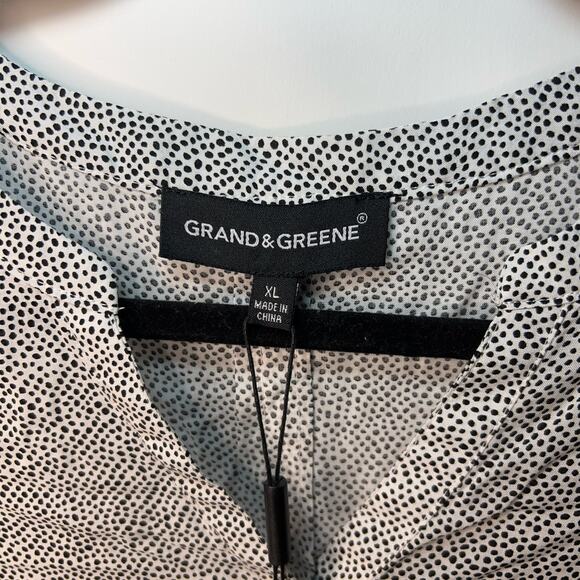 Grand & Greene Blk & Wht V Neck Button Detail Long Sleeve Printed Crepe Top XL - Picture 2 of 15